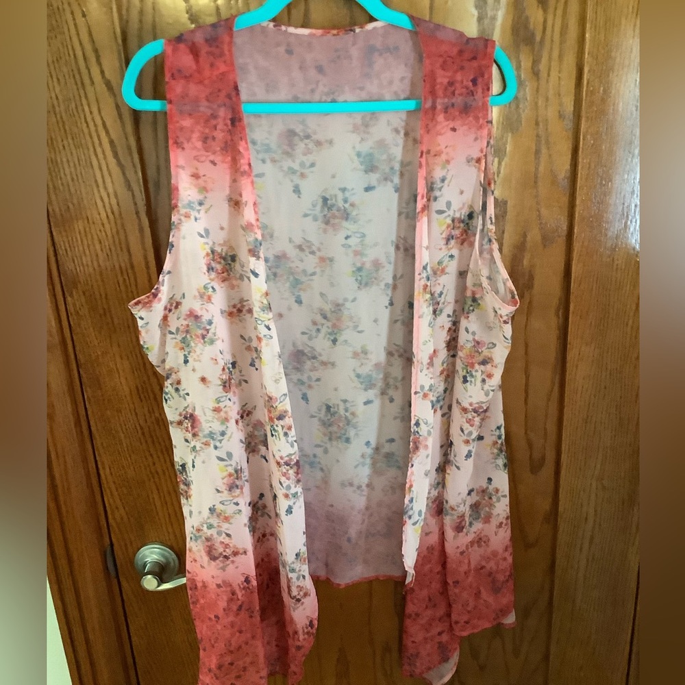 🌼 Floral Vest Size 1X